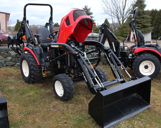 2015 Yanmar 424 TLB Front Right