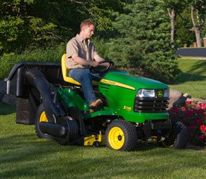 2012 John Deere X749 Front Right