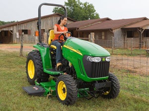 2013 John Deere 3320 Front Right