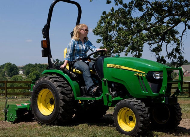 2014 John Deere 2032R Right Side