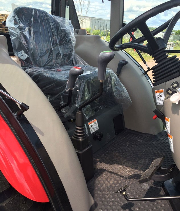 2014 Mahindra 5010 Gear Cockpit