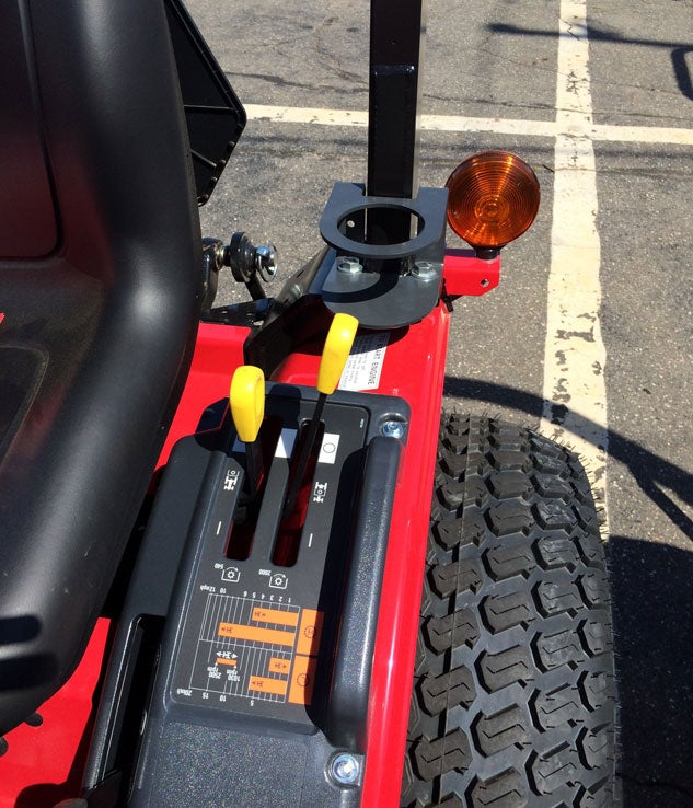 2014 Mahindra MAX 25 Controls