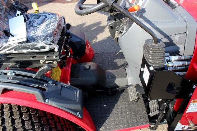 2014 Mahindra Max 25 Cockpit