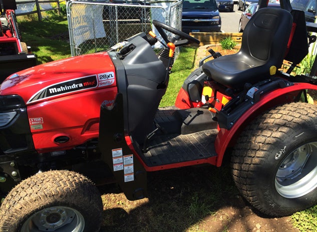 2014 Mahindra Max 28XL Cockpit