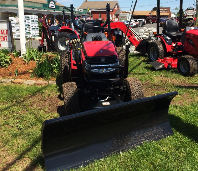 2014 Mahindra Max 28XL Front