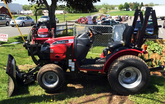 2014 Mahindra Max 28XL Left Side