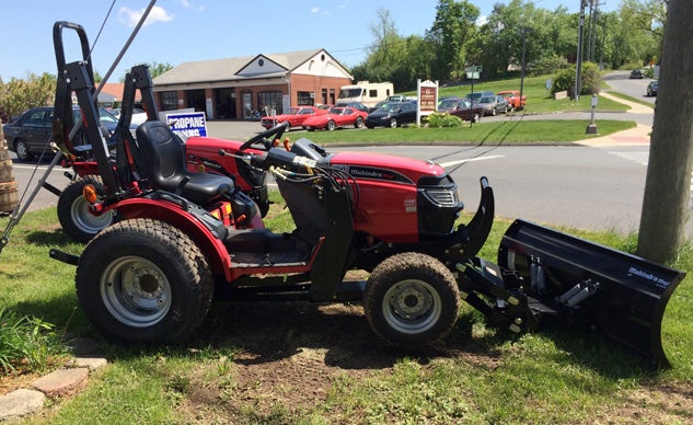 2014 Mahindra Max 28XL Right Side