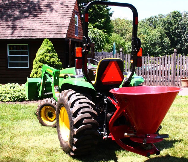 John Deere 3038E Spreader