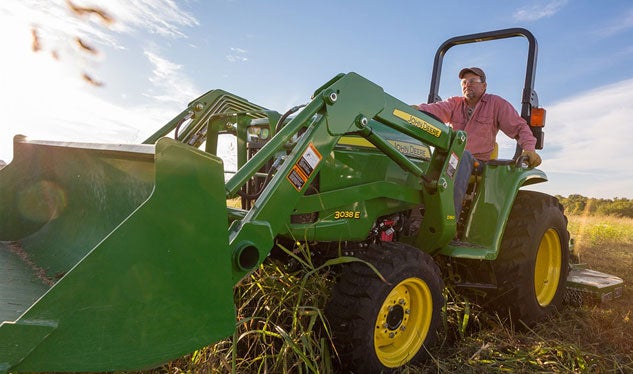 John Deere 3038E Working