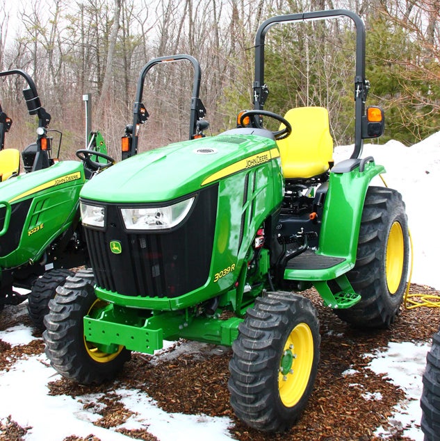 2015 John Deere 3039R Front