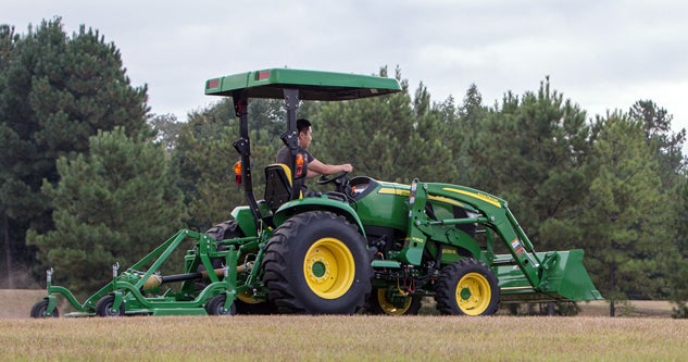 2015 John Deere 3039R Working