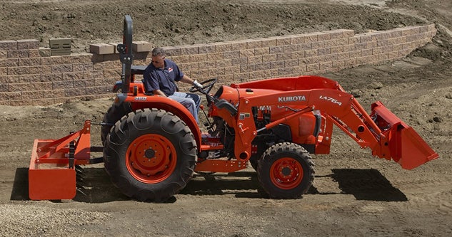 2015 Kubota L4600 HST Profile Right