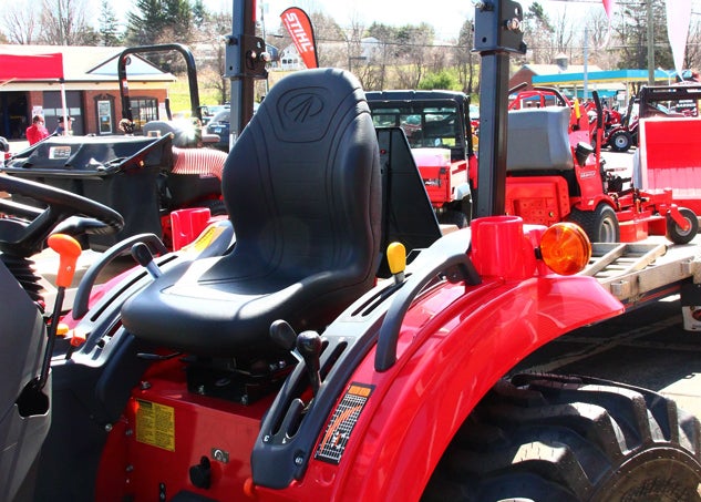 2015 Mahindra 1533 Shuttle Seat