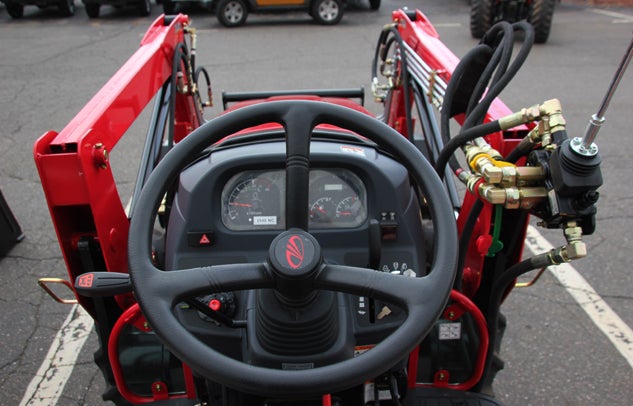 2015 Mahindra 2540 Cockpit View