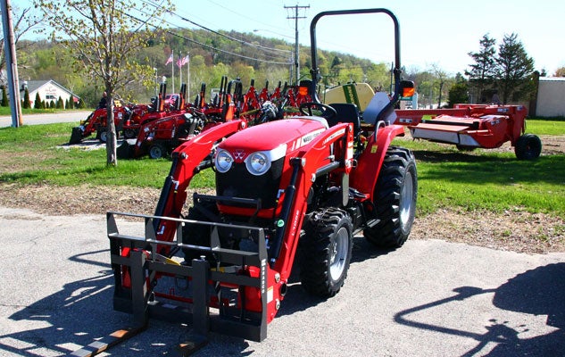 Massey Ferguson 1726E Front Left