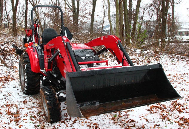 2016 Mahindra 1538 TLB Front