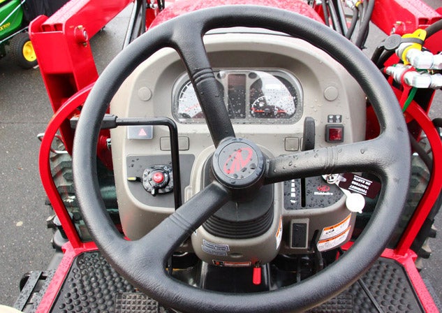 2016 Mahindra 2555 Gauges