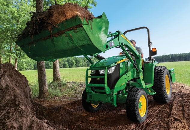 2017 John Deere 3046R Working