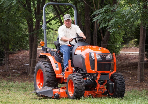 Kubota B2601 Mowing