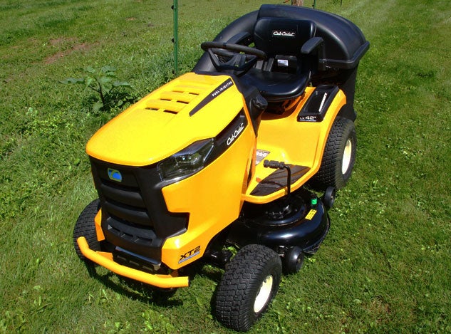 2017 Cub Cadet XT2 Front