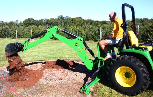 John Deere 3033R Backhoe