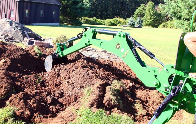 John Deere 3033R Working