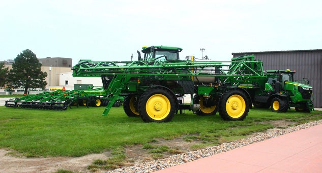 John Deere R4038 Sprayer