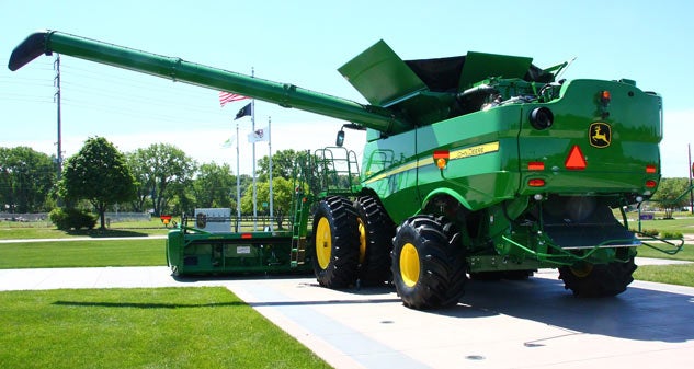 John Deere S780 Combine Rear