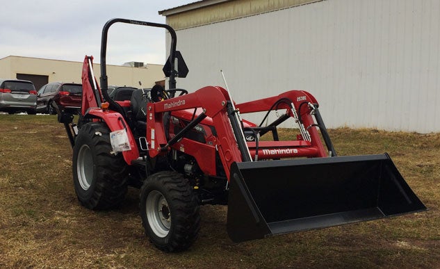 2017 Mahindra 2538 TLB Front