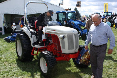 New Holland Boomer 8N