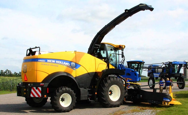 New Holland FR650 Forage Cruiser Front Left