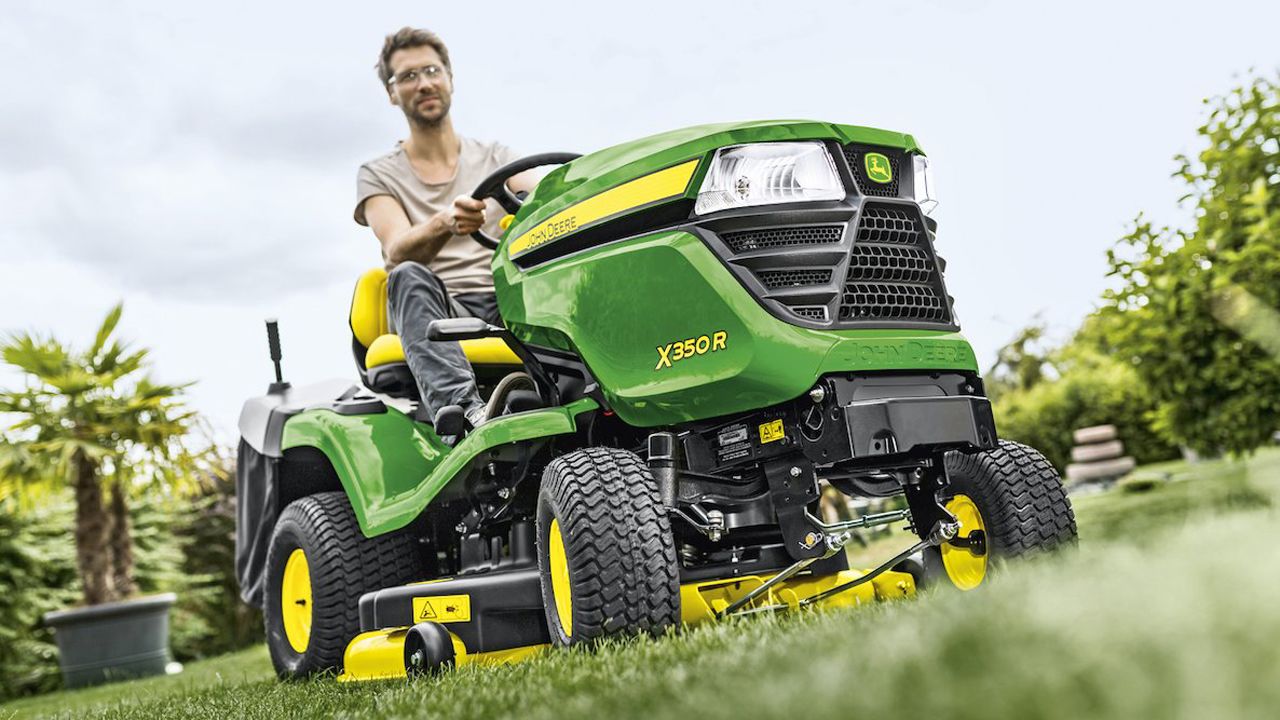 John Deere Lawn Tractors