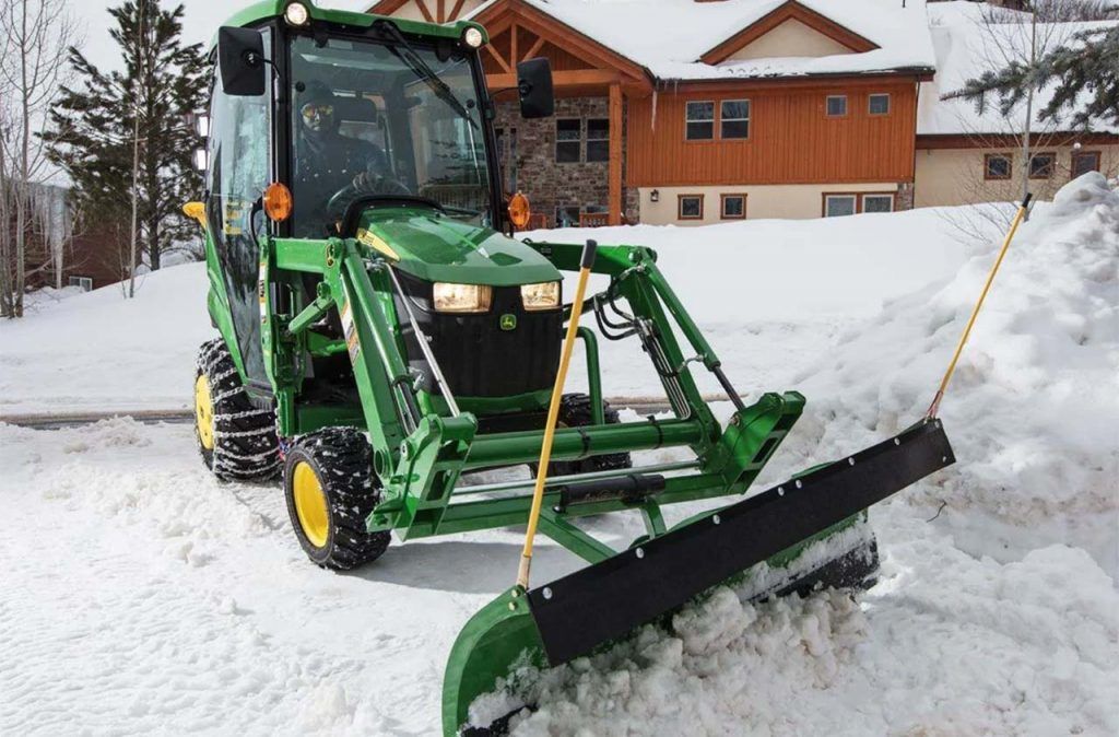 John Deere 1025R Snow